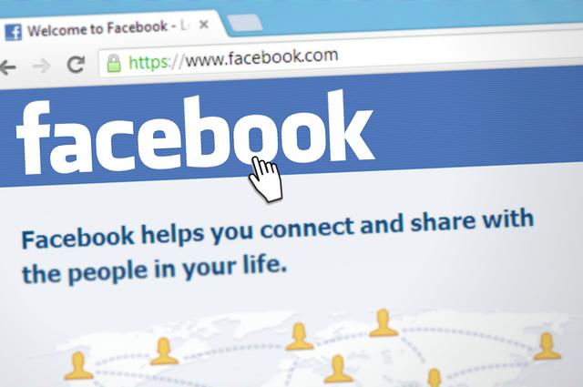 Facebook bez chaosu: Jak třídit příspěvky efektivně