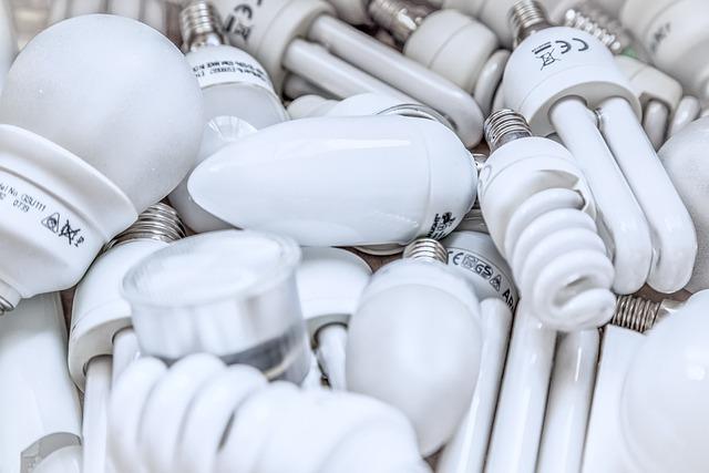 Úsporné žárovky: Co jsou a proč potřebují speciální recyklaci